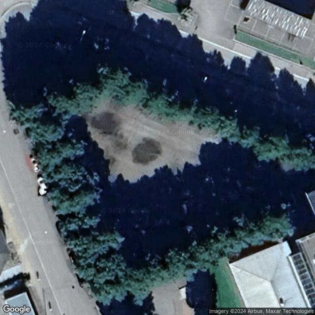 Kirjastonpuiston luistelukenttä