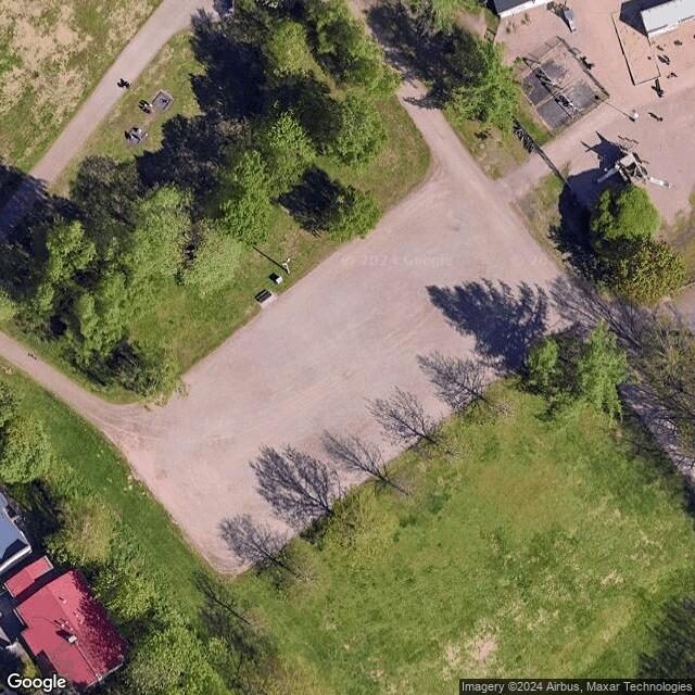 Kylänvanhimmanpuisto / Luistelukenttä