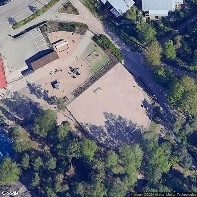 Leikkipuisto Ida / Luistelukenttä