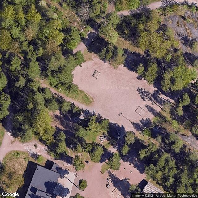 Leikkipuisto Tullinpuomi / Luistelukenttä