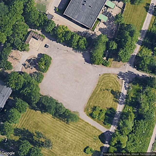 Ojanvarsipuisto / Luistelukenttä