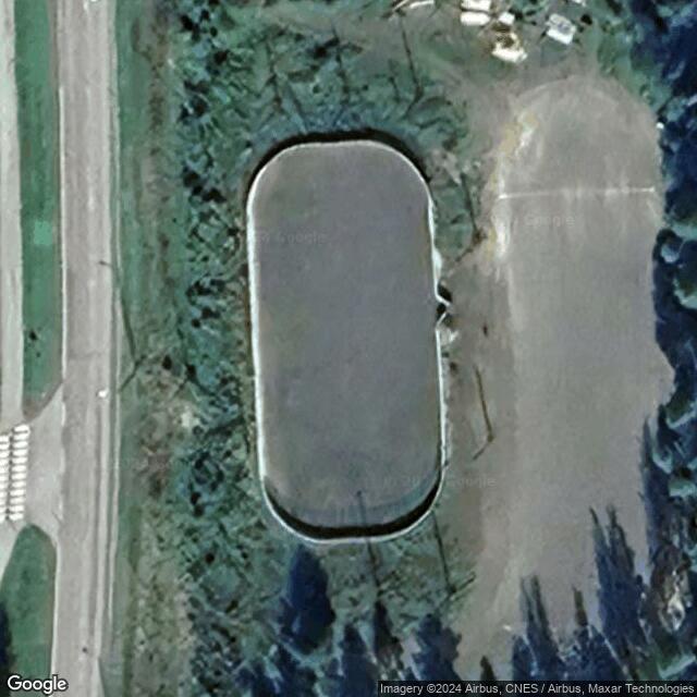Oravasaaren koulun kaukalo