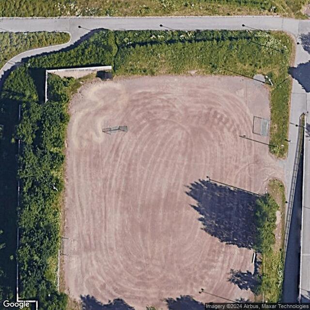 Perkkaanpuiston koulun luistelukenttä