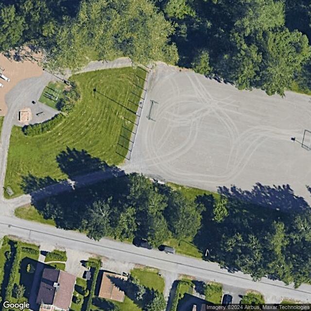 Pyhäojanpuiston luistelukenttä