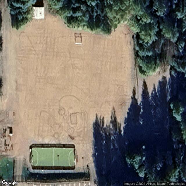 Roution koulun luistelukenttä