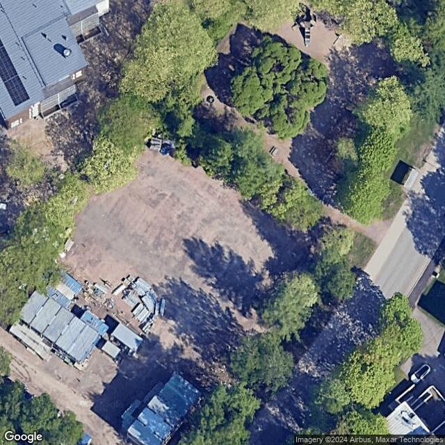 Runoilijanpuisto / Luistelukenttä
