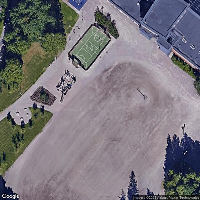 Sompion koulun luistelukenttä