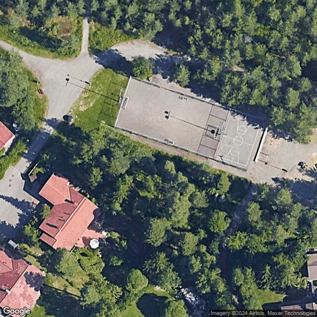 Toispuolisenpuiston luistelukenttä