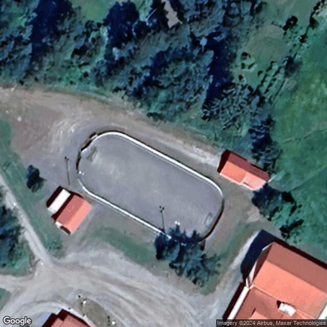Ylämäen koulun jääkiekkokenttä