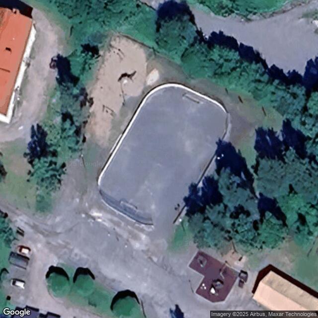 Kirkonkylän koulun kaukalo Juupajoki