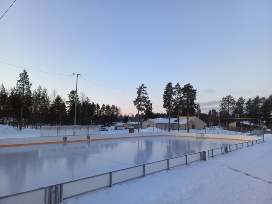 Koulukeskuksen tekojääkaukalo Toivakka