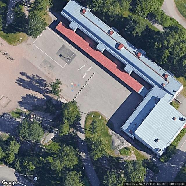 Hertsikan ala-asteen koulu (Hillerikuja) / Koripallokenttä