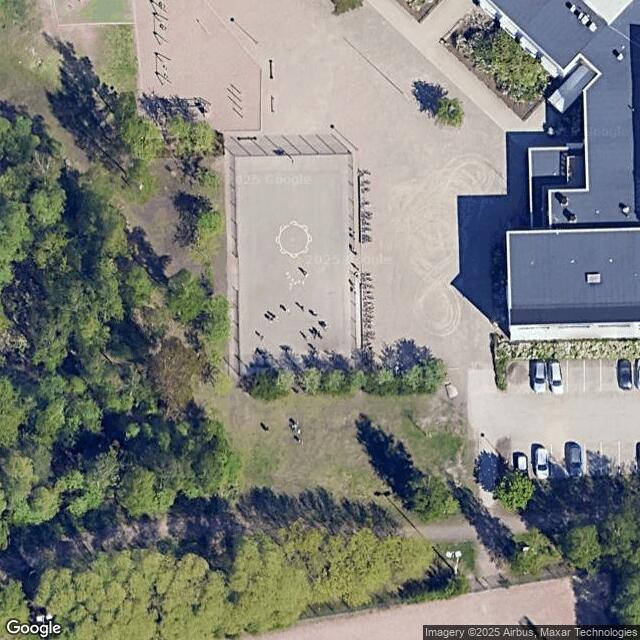 Iivisniemen koulun koripallokenttä