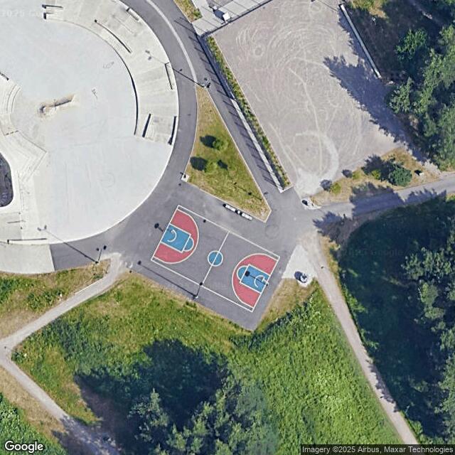 Kontulan kelkkapuisto / Koripallokenttä