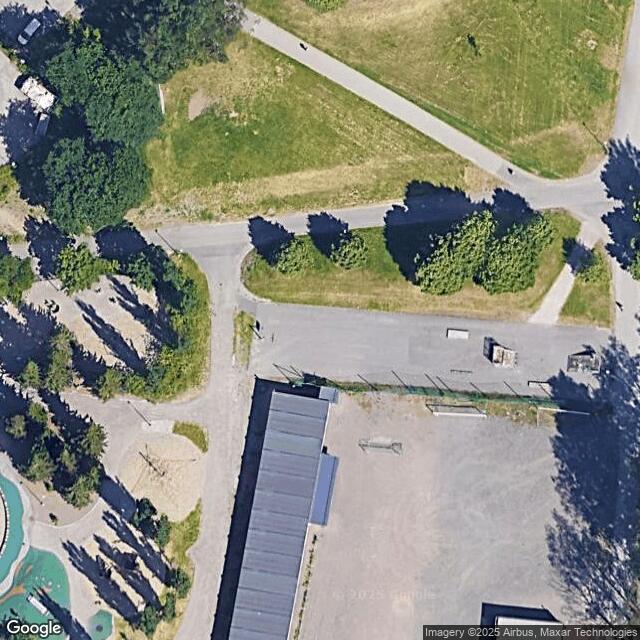 Leikkipuisto Lohikäärmepuisto / Yhden korin koripallokenttä
