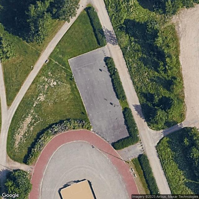 Pihlajamäen nuorisopuisto / Koripallokenttä