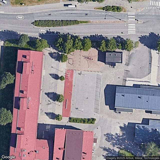 Puistolanraitin ala-asteen koulu / Koripallokenttä