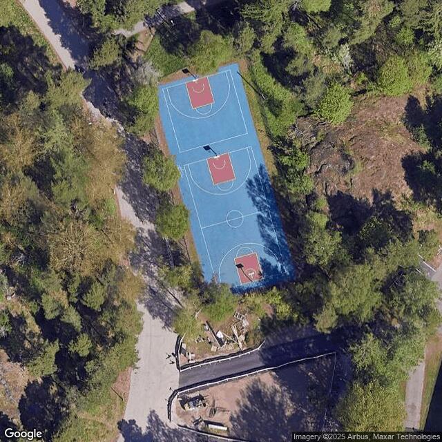 Uimastadion / Koripallokenttä