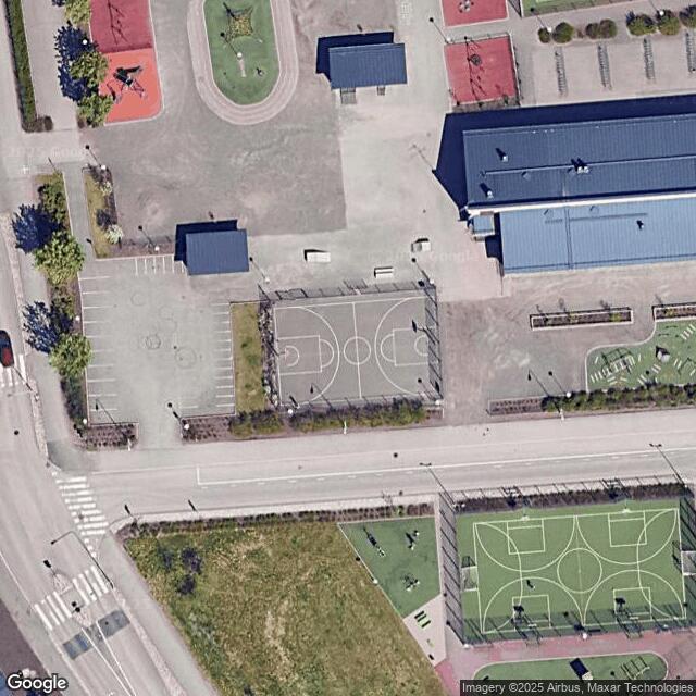Ylästön koulun koripallokenttä