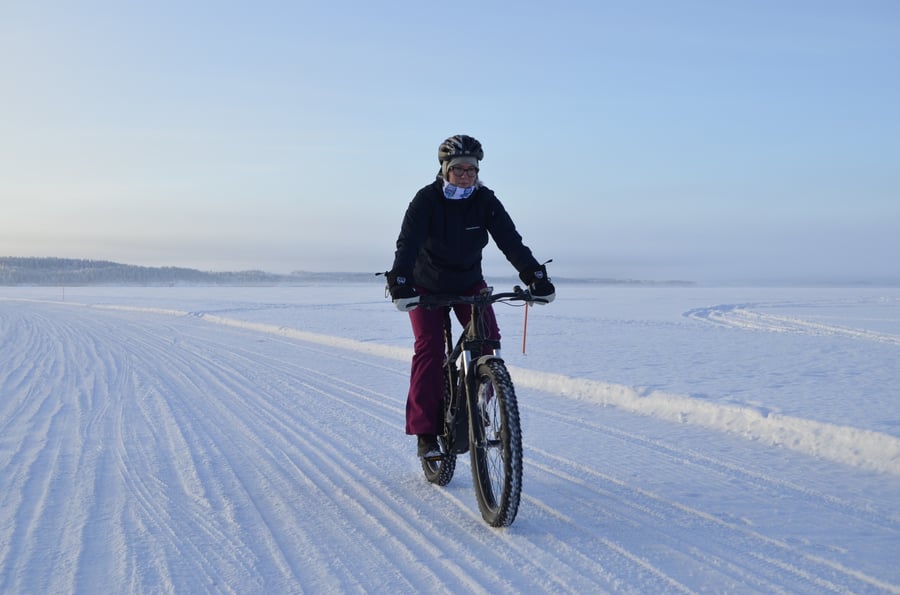 Talvipyöräilyreitti jääteillä saaristossa