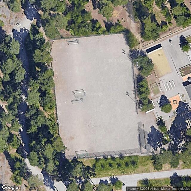 Aurinkolahden peruskoulu (Aurinkotuulenkatu 11) / Hiekkakenttä
