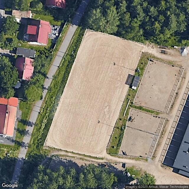 Aurinkotalli Oy / Ratsastuskenttä