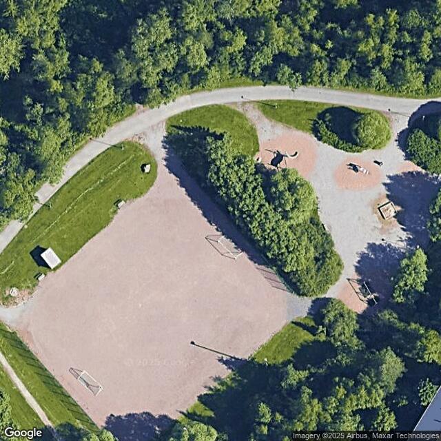 Kirkkoladonpuiston kenttä