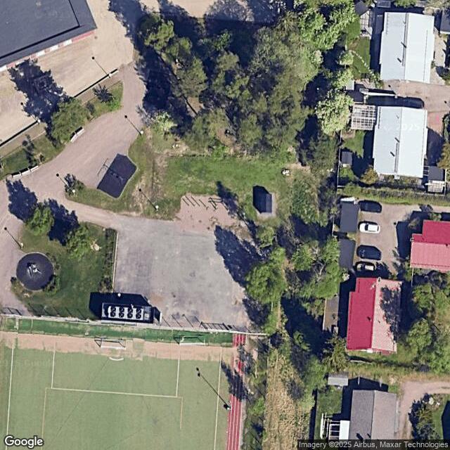 Juvanpuiston koulun ulkokuntoiluvälineet