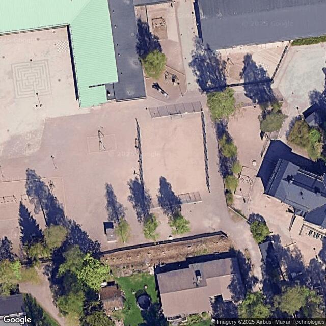 Karamzinin koulun hiekkakenttä