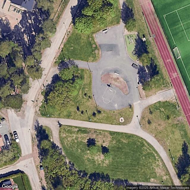Karamzininpuiston skeittipaikka