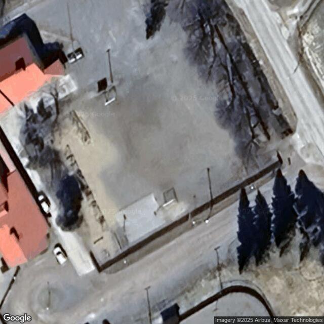 Helsingby skola, hiekkakenttä