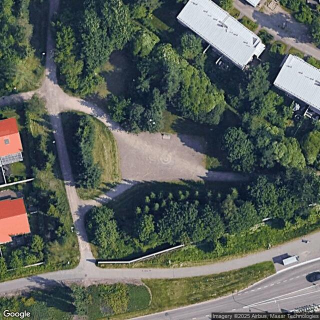Yrttipuisto / Hiekkakenttä