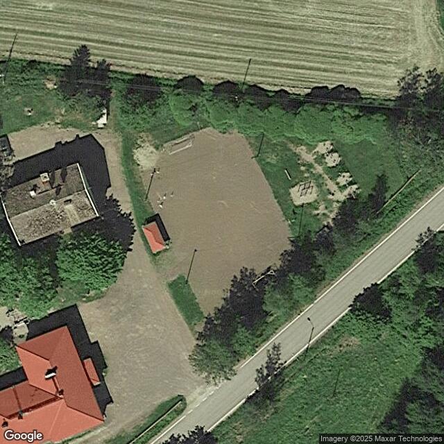 Hirvikosken koulun pallokenttä