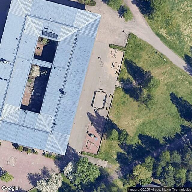 Hösmärinpuiston koulun lähiliikuntapaikka