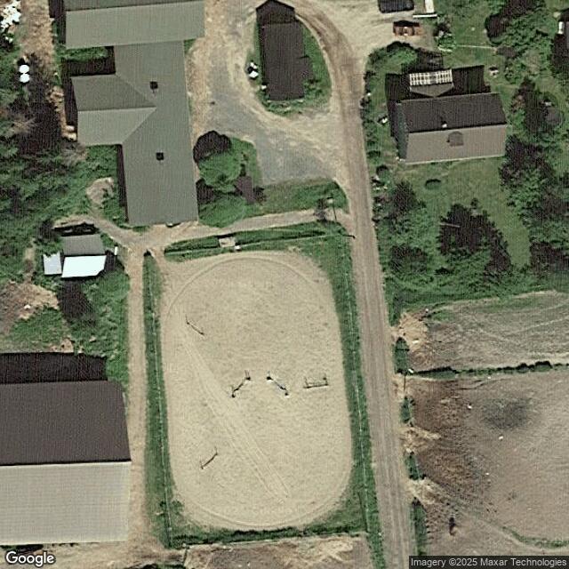 Mäkelän ratsastustallin kenttä