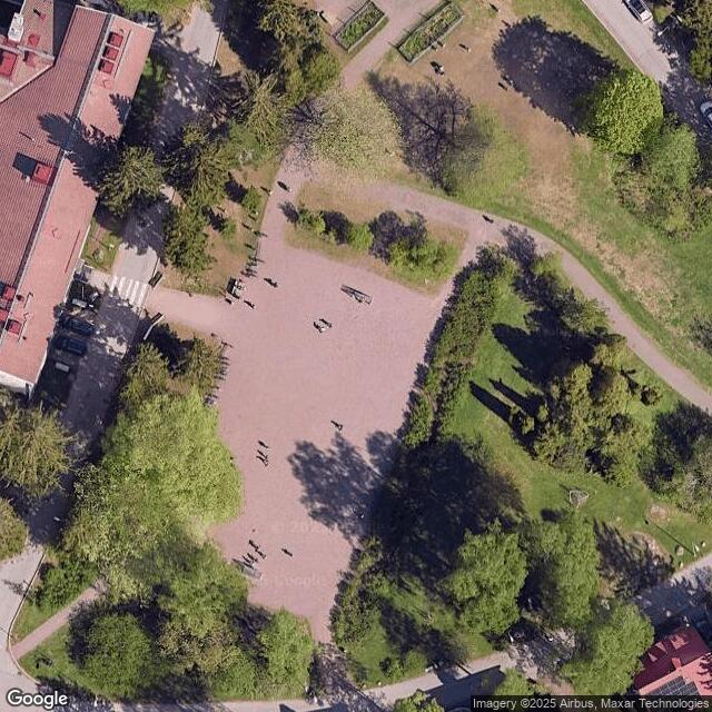 Onnenpuisto / Hiekkakenttä