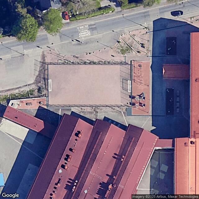 Pakilan ala-asteen koulu / Hiekkakenttä