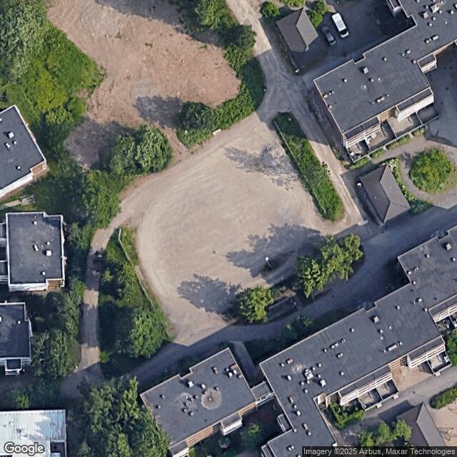 Pekanpuisto / Hiekkakenttä