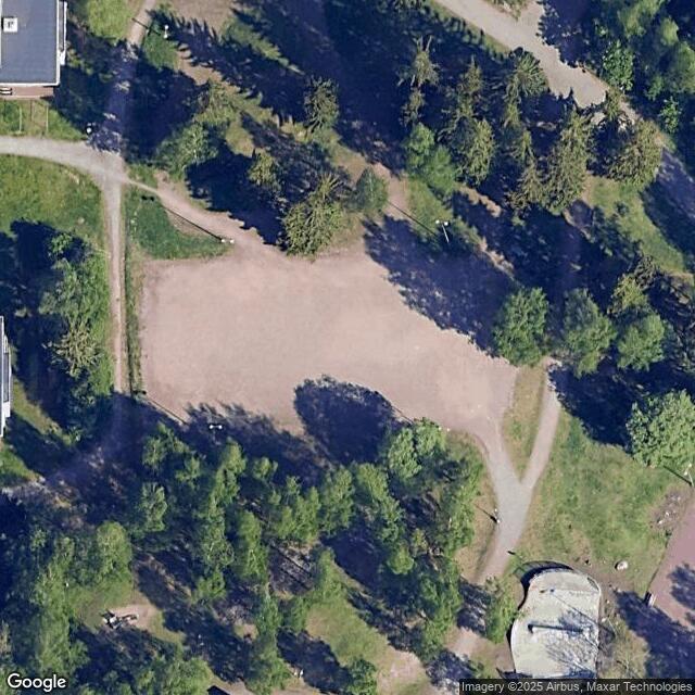 Leikkipuisto Maunula / Tekonurmikenttä