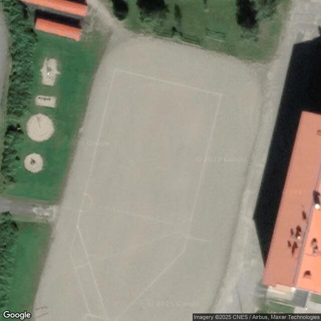 Pogostan yläkoulun pallokenttä