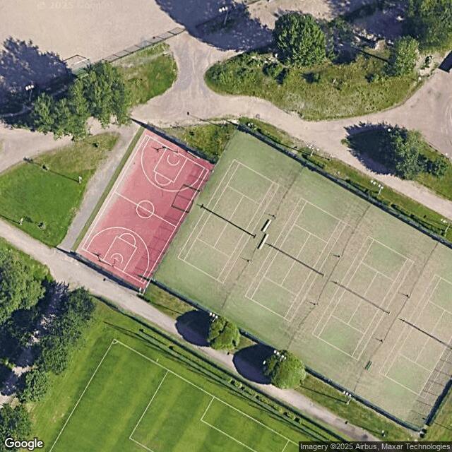 Puistolan liikuntapuisto / Tenniskenttä 4