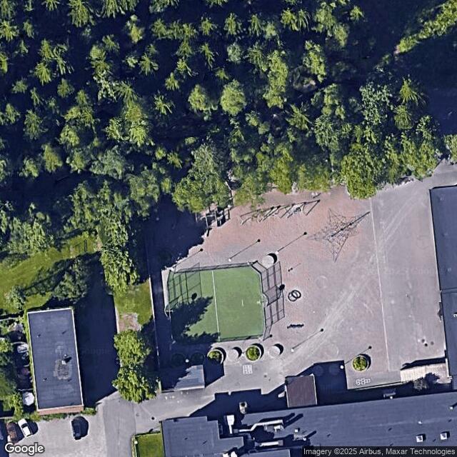 Riihikallion koulun ulkokuntoiluvälineet