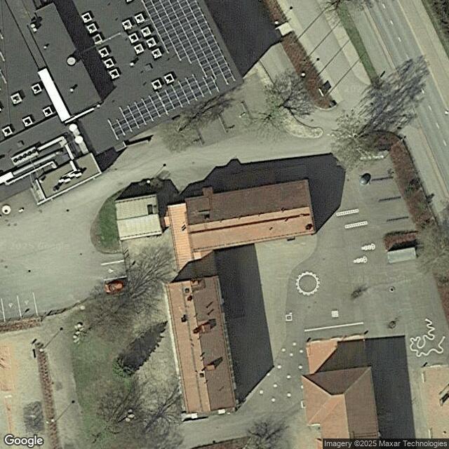 Koulukeskuksen liikuntasali 3
