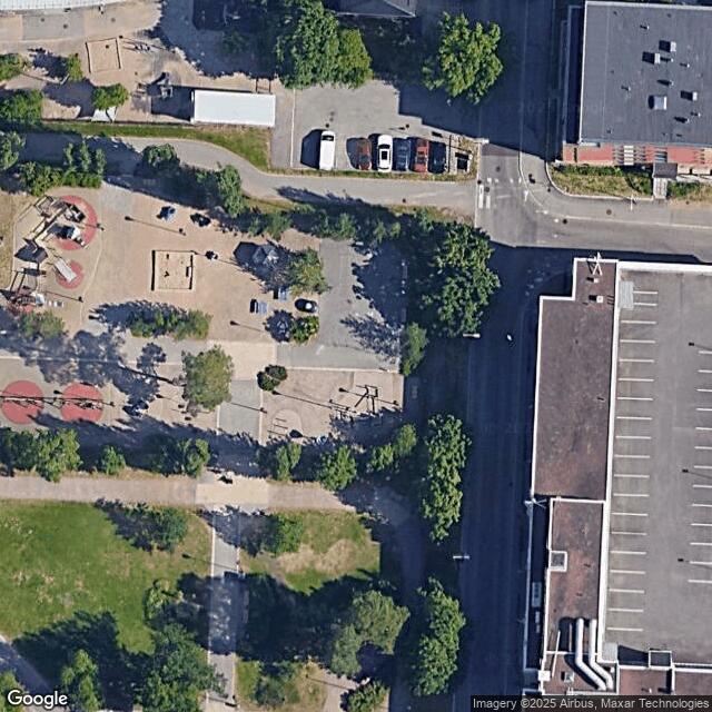 Sinirikonpuiston pienpelikenttä