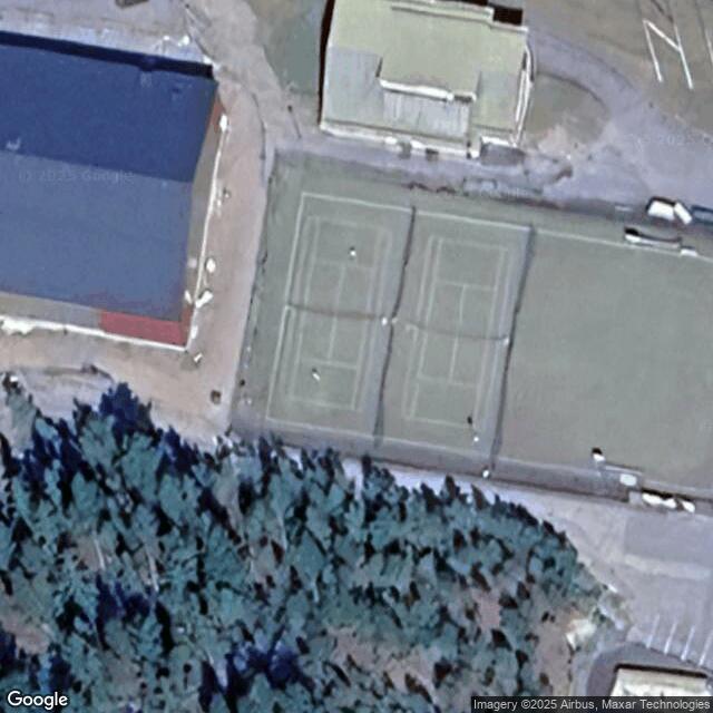 Liikuntakeskuksen tenniskenttä (2)