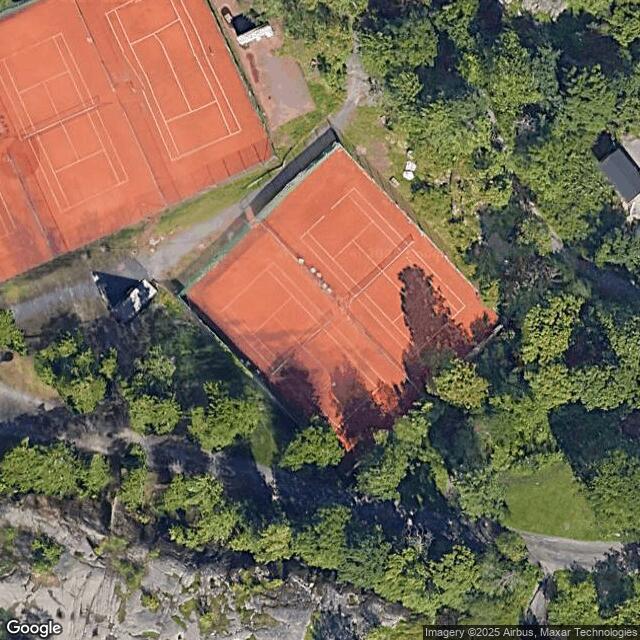 Urheilupuiston tenniskenttä 4