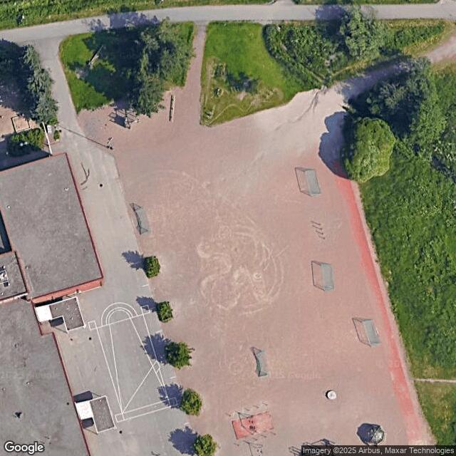 Suutarilan ala-asteen koulu / Hiekkakenttä
