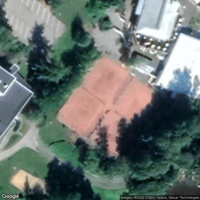 Uimahallin tenniskenttäalue (2)