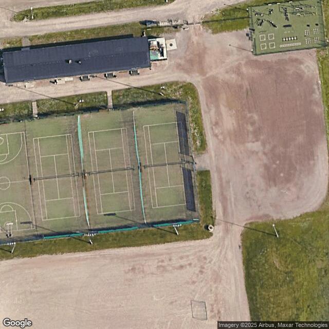 Tapulikaupungin liikuntapuisto / Tenniskenttä 1