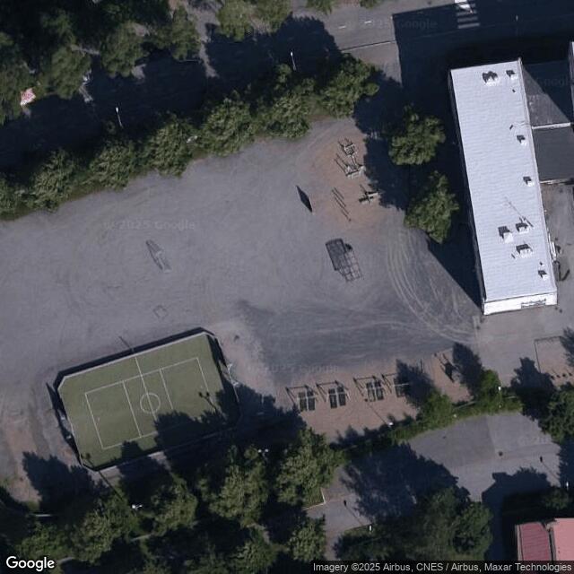 Entisen Kalevalan koulun pallokenttä